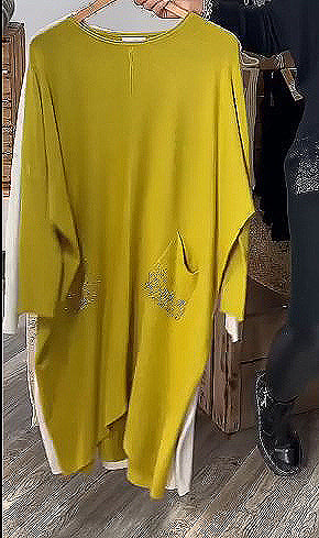 Lässiges, langärmliges Sweatshirt-Kleid aus Strick mit Rautentaschen 